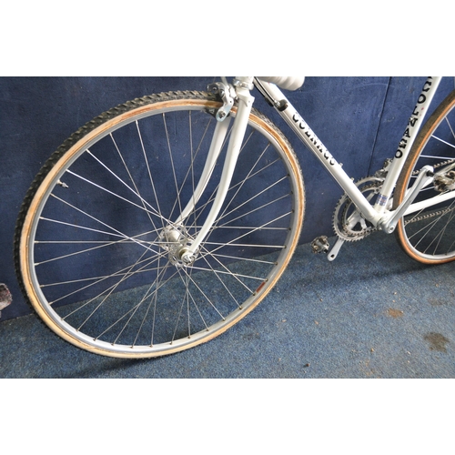 1087 - A COLNAGO ROAD BIKE with 22in frame, 26in wheels (very good condition)