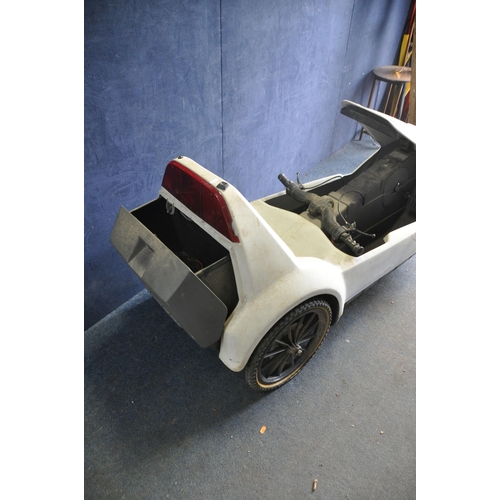 1089 - A SINCLAIR C5 ELECTRIC VEHICLE (needs attention to electrics) comes with charger and key (UNTESTED)