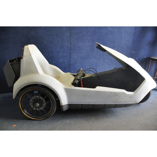 1089 - A SINCLAIR C5 ELECTRIC VEHICLE (needs attention to electrics) comes with charger and key (UNTESTED)