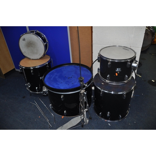 1115 - A FIVE PEICE DRUM KIT comprising a 22in x 15in kick drum (missing legs and lug nuts) ,two x 14in x 1... 