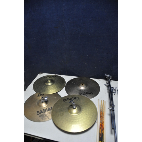 1118 - A SELECTION OF DRUM STANDS/HARDWARE to include Ludwig hi-hat stand, Stagg drum stool, Sabian 14in hi... 