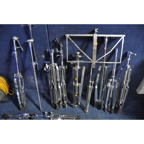 1118 - A SELECTION OF DRUM STANDS/HARDWARE to include Ludwig hi-hat stand, Stagg drum stool, Sabian 14in hi... 