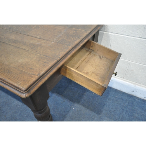 1272 - AN EARLY 20TH CENTURY OAK TABLE, with a plank top, a drawer at each end, on turned legs, length 162c... 