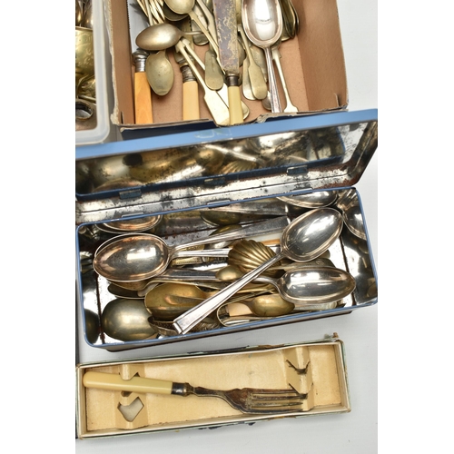 109 - A PLASTIC BOX OF ASSORTED CUTLERY PIECES, to include a cased two piece fish server set, knives, fork... 