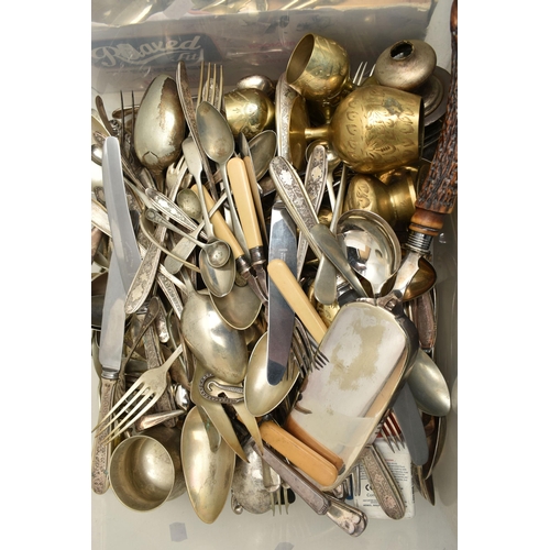 109 - A PLASTIC BOX OF ASSORTED CUTLERY PIECES, to include a cased two piece fish server set, knives, fork... 