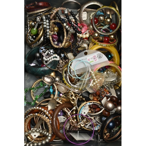 113 - A BOX OF ASSORTED COSTUME JEWELLERY, to include beaded necklaces, fob watch, bangles, imitation pear... 