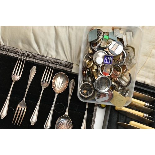 117 - A BOX OF ASSORTED CASED CUTLERY, to include tea knives, pastry forks, teaspoons, spoons, fish knives... 