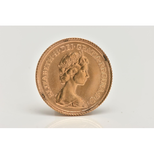 13 - A GOLD HALF SOVEREIGN COIN ELIZABETH II 1982, 3.99 grams, 0.916 fine, 19.30mm