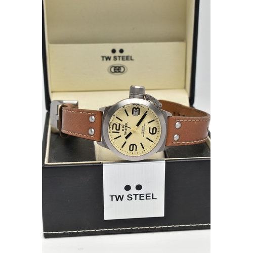 45 - A GENTS BOXED 'TW STEEL' WRISTWATCH, large round cream dial signed 'TW Steel', Arabic twelve, three,... 