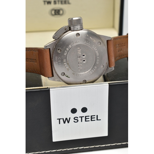 45 - A GENTS BOXED 'TW STEEL' WRISTWATCH, large round cream dial signed 'TW Steel', Arabic twelve, three,... 