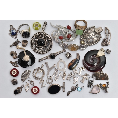 51 - A BAG OF ASSORTED WHITE METAL JEWELLERY, to include an AF white metal pendant set with onyx, stamped... 