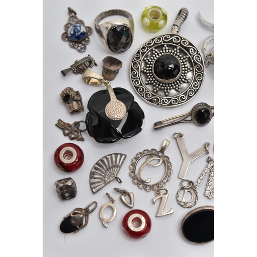 51 - A BAG OF ASSORTED WHITE METAL JEWELLERY, to include an AF white metal pendant set with onyx, stamped... 