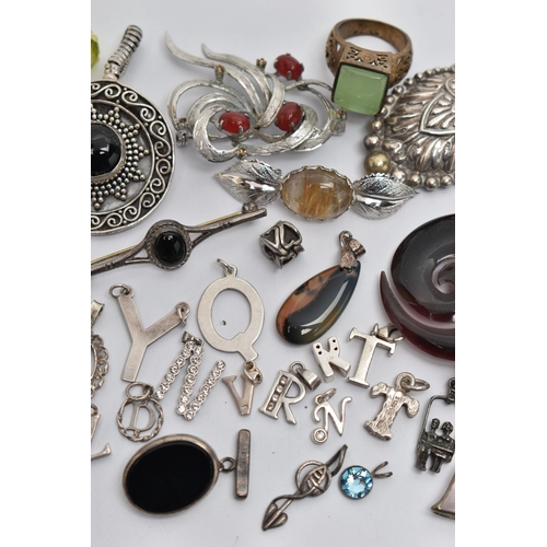 51 - A BAG OF ASSORTED WHITE METAL JEWELLERY, to include an AF white metal pendant set with onyx, stamped... 