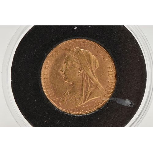 8 - A FULL GOLD SOVEREIGN COIN 1900 VICTORIA, 7.988 grams, 0.916 fine, 22.05mm London