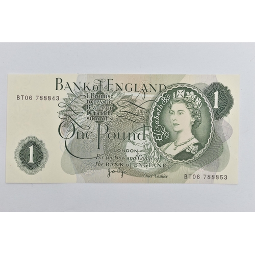 80 - A BANK OF ENGLAND J B PAGE ONE POUND CRISP UNC BANKNOTE DIFFERING SERIAL NUMBERS BT 788843, BT788853... 