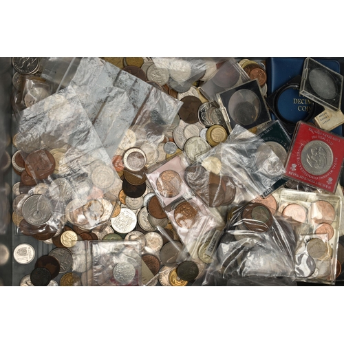 124 - A PLASTIC CASE CONTAINING COIN ALBUMS AND MIXED COINAGE TO INCLUDE:A 1992 Proof Uk and Ireland coin ... 