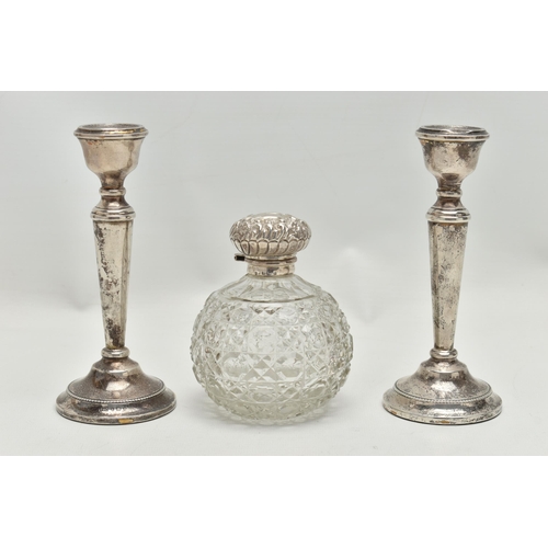 154 - A PAIR OF ELIZABETH II SILVER CANDLESTICKS AND AN EDWARDIAN SILVER MOUNTED GLASS SCENT BOTTLE, the c... 