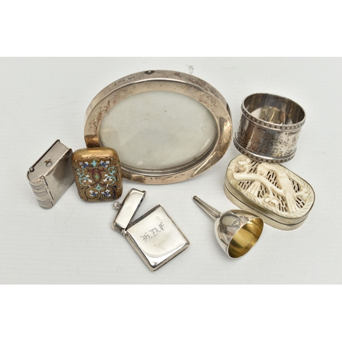 156 - A SMALL PARCEL OF SILVER AND PLATED ITEMS, comprising a Victorian vesta case, engraved initials, Bir... 