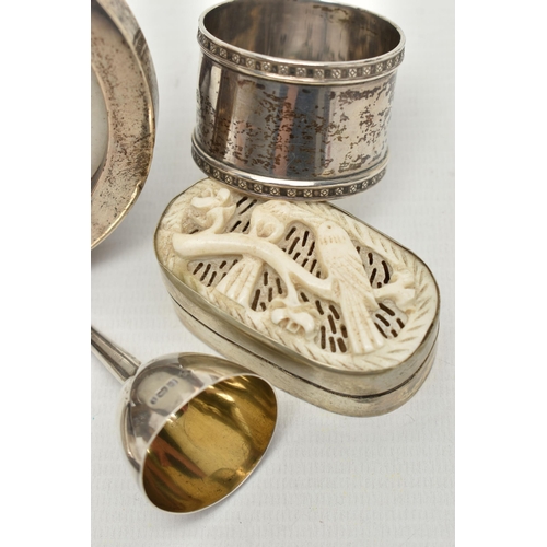 156 - A SMALL PARCEL OF SILVER AND PLATED ITEMS, comprising a Victorian vesta case, engraved initials, Bir... 