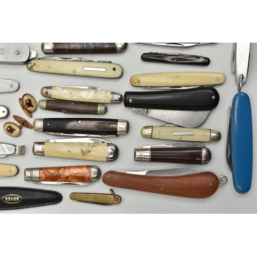 162 - A BOX OF ASSORTED PEN KNIVES, POCKET PRUNING KNIVES, ETC, some promotional items, Royal commemorativ... 