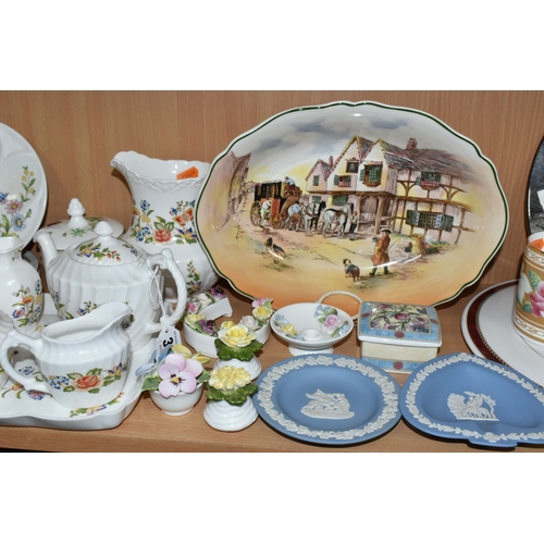 380 - A GROUP OF CERAMICS, to include assorted Aynsley Cottage Garden tea and gift wares, an Aynsley Wild ... 