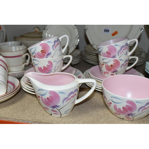 469 - A COLLECTION OF ART DECO TEA AND DINNER WARES, to include a seventeen piece Crown Devon part tea set... 