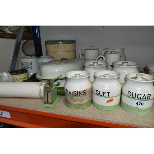 470 - A GROUP OF VINTAGE KITCHEN WARES, of a cream and green theme, to include Sadler Kleen Kitchen Ware t... 