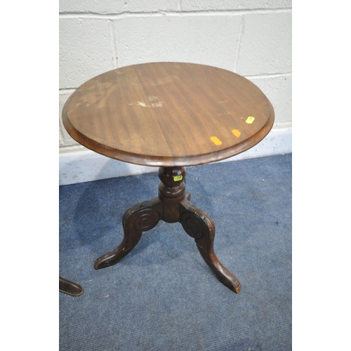 1255 - A GEORGIAN OAK DISH TOP TRIPOD TABLE, diameter 48cm x height 72cm, along with a mahogany tripod tabl... 