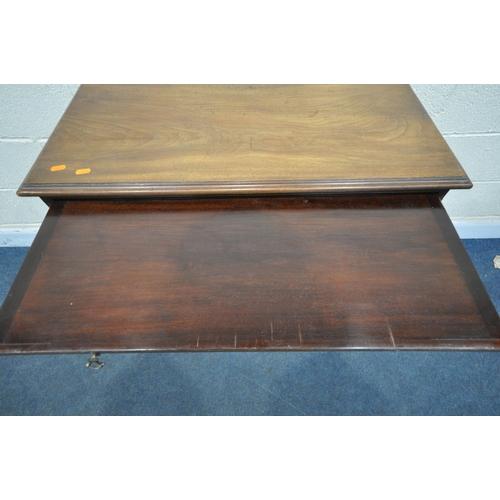 1280 - A GEORGIAN MAHOGANY BACHELORS CHEST, with a brushing slide above four graduated drawers on bracket f... 