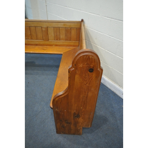 1377 - A PITCH PINE CORNER CHURCH PEW 157cm x 139cm x height 107cm (condition:- aged wear and tear)