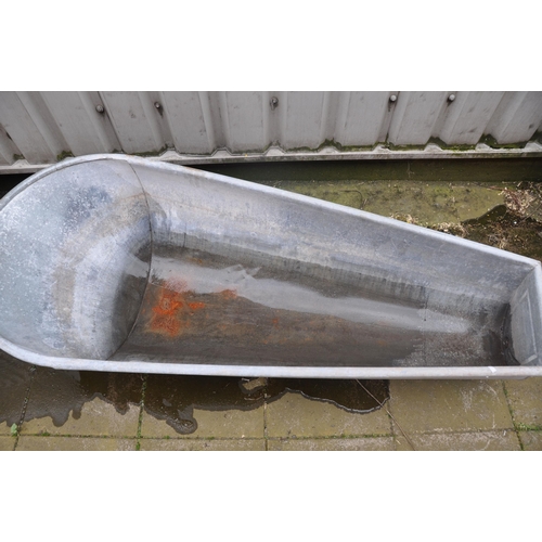 1011 - A VINTAGE GALVANISED STEEL SLIPPER BATH measuring width 166cm x depth 71cm x height 43cm