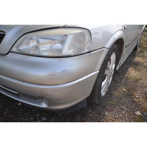 1019 - A VAUXHALL ASTRA FOUR DOOR SRI 1.8L PETROL CAR, silver in colour, with two keys and v5, registratioi... 