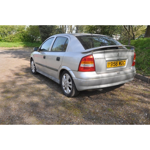 1019 - A VAUXHALL ASTRA FOUR DOOR SRI 1.8L PETROL CAR, silver in colour, with two keys and v5, registratioi... 