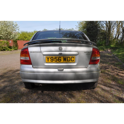 1019 - A VAUXHALL ASTRA FOUR DOOR SRI 1.8L PETROL CAR, silver in colour, with two keys and v5, registratioi... 