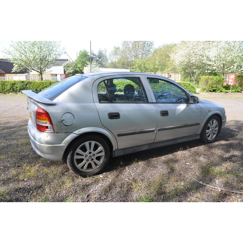 1019 - A VAUXHALL ASTRA FOUR DOOR SRI 1.8L PETROL CAR, silver in colour, with two keys and v5, registratioi... 