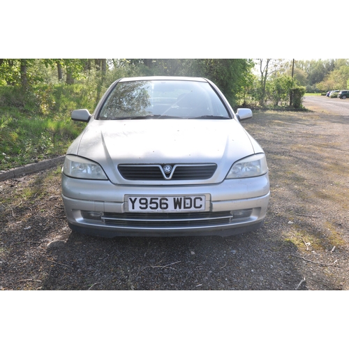 1019 - A VAUXHALL ASTRA FOUR DOOR SRI 1.8L PETROL CAR, silver in colour, with two keys and v5, registratioi... 