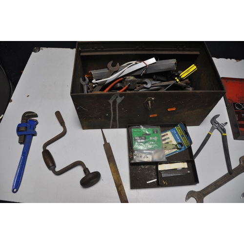 1051 - A VINTAGE METAL TOOLBOX containing some tools, spanners, chisels, hand drill, Stillson's, files etc ... 