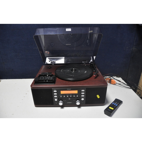 1073 - A TEAC LP-R500 CD RECORDER SYSTEM (PAT pass and working)