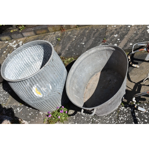 986 - A GALVANIZED DOLLY TUB, TIN BATH and two vintage clamps (4)( this lot is not sold on site, viewing f... 