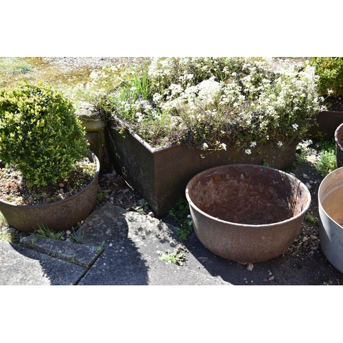 988 - A LARGE VINATGE IRON RETANGULAR PLANTER width 92cm depth 58cm height 38cm four circular planters and... 