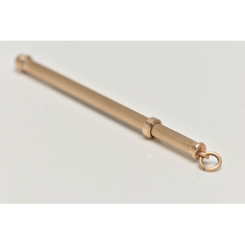 121 - A 9CT GOLD COCKTAIL STIRRER, engine turned pattern, sliding mechanism, hallmarked 9ct Birmingham, fi... 