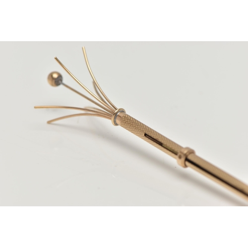 121 - A 9CT GOLD COCKTAIL STIRRER, engine turned pattern, sliding mechanism, hallmarked 9ct Birmingham, fi... 