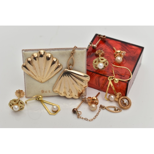 139 - A SELECTION OF EARRINGS AND A PENDANT, to include a pair of shell detailed earrings with post and sc... 