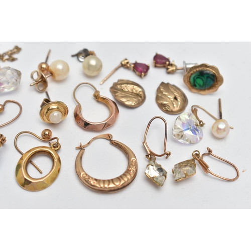 155 - A SMALL BAG OF ODD EARRINGS, yellow metal odd/loose/single earrings, some with marks others unmarked... 