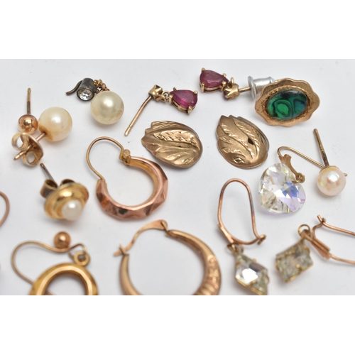 155 - A SMALL BAG OF ODD EARRINGS, yellow metal odd/loose/single earrings, some with marks others unmarked... 