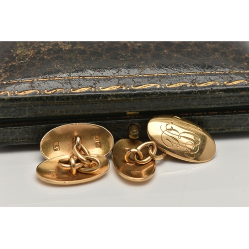 182 - A PAIR OF EARLY 20TH CENTURY, 18CT GOLD CUFFLINKS, chain linked oval cufflinks with engraved monogra... 