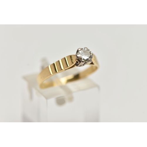 190 - A YELLOW METAL SINGLE STONE DIAMOND RING, designed with a round brilliant cut diamond, in a six claw... 