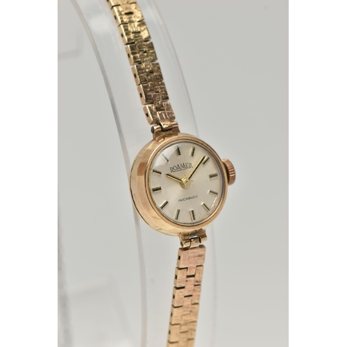 23 - A LADYS 'ROAMER' WRISTWATCH, manual wind, round silver dial signed 'Roamer Incabloc', baton markers,... 