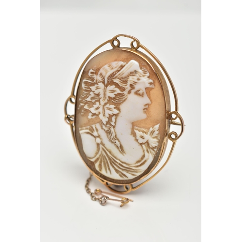 53 - A CAMEO BROOCH AND A PAIR OF EARRINGS, yellow metal oval brooch, with a carved shell cameo depicting... 