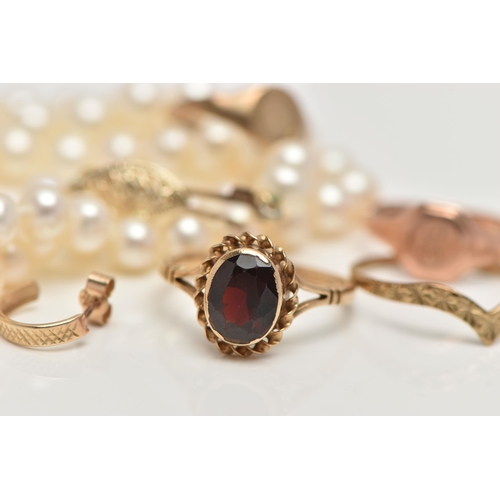 86 - AN ASSORTMENT OF 9CT AND YELLOW METAL JEWELLERY, to include an oval cut garnet in a collet setting r... 